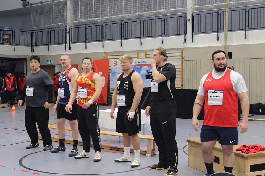 Sportlerinnen und Sportler begeisterten beim Indoor-Kugelsto&szlig;en, in der Wiedigsburghalle in Nordhausen, das Publikum