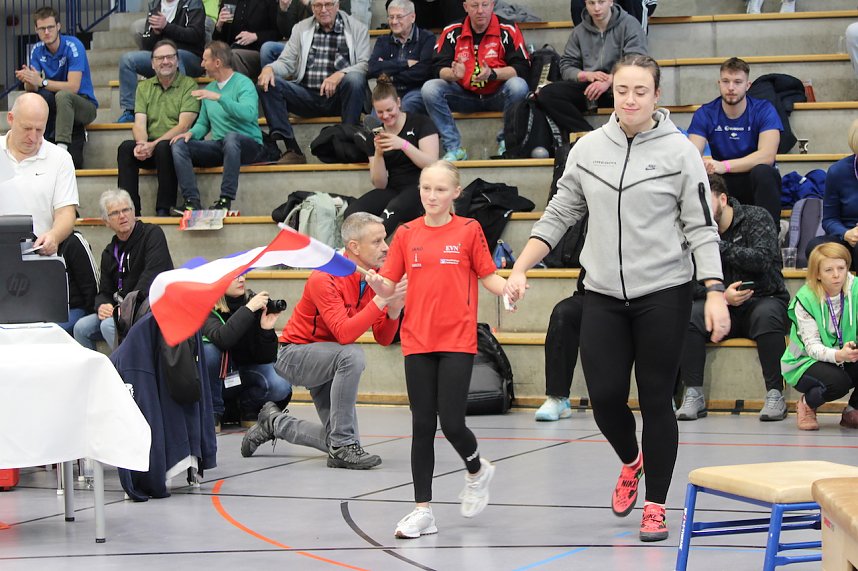 Sportlerinnen und Sportler begeisterten beim Indoor-Kugelsto&szlig;en, in der Wiedigsburghalle in Nordhausen, das Publikum