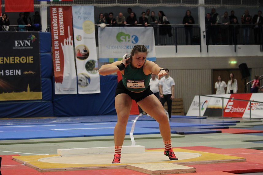 Sportlerinnen und Sportler begeisterten beim Indoor-Kugelsto&szlig;en, in der Wiedigsburghalle in Nordhausen, das Publikum