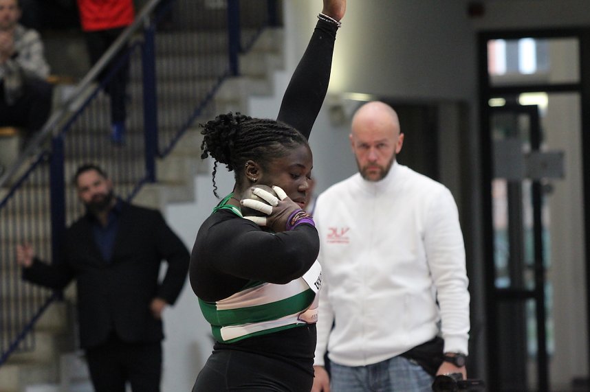Sportlerinnen und Sportler begeisterten beim Indoor-Kugelsto&szlig;en, in der Wiedigsburghalle in Nordhausen, das Publikum