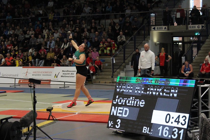 Sportlerinnen und Sportler begeisterten beim Indoor-Kugelsto&szlig;en, in der Wiedigsburghalle in Nordhausen, das Publikum
