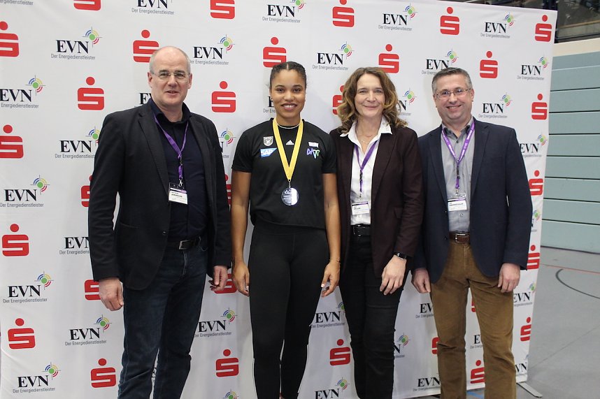 Sportlerinnen und Sportler begeisterten beim Indoor-Kugelsto&szlig;en, in der Wiedigsburghalle in Nordhausen, das Publikum