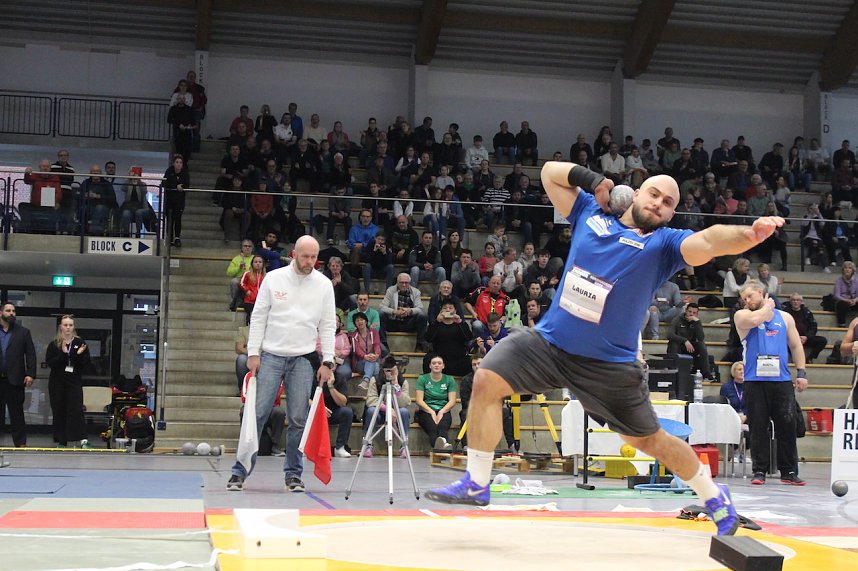 Sportlerinnen und Sportler begeisterten beim Indoor-Kugelsto&szlig;en, in der Wiedigsburghalle in Nordhausen, das Publikum