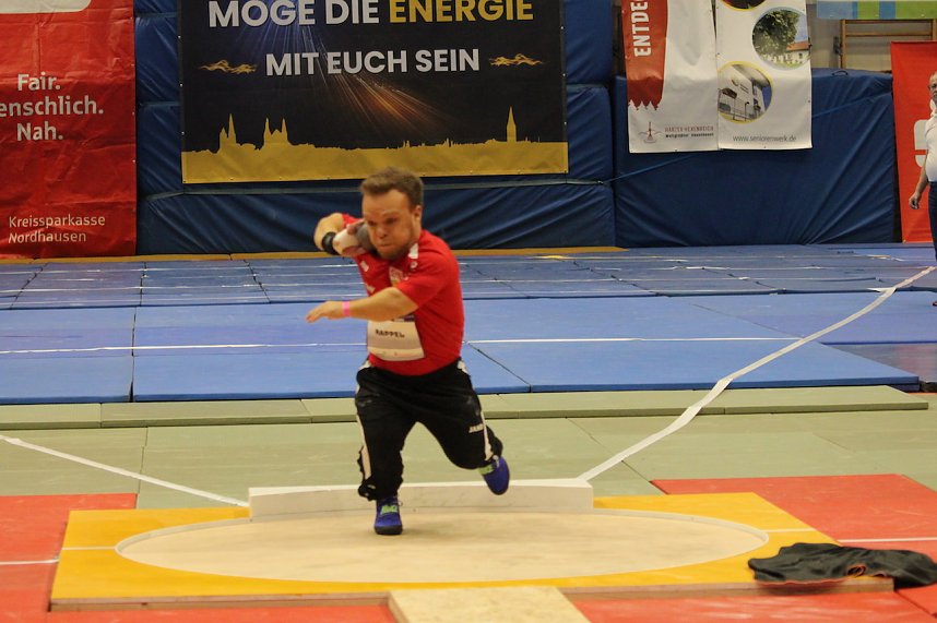 Indoor Kugelsto&szlig;en in der Wiedigsburghalle in Nordhausen