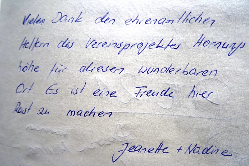 G&auml;stebucheintragungen aus aller Welt auf der Hornungsh&ouml;he