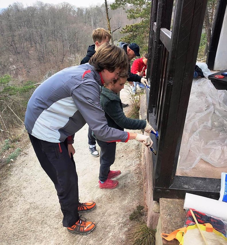 Fr&uuml;hjahrsputz auf der Hornungsh&ouml;he. Viele H&auml;nde bereiteten ein schnelles "Putzende"