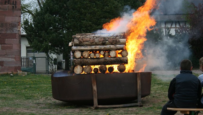 Osterfeuer in Kelbra