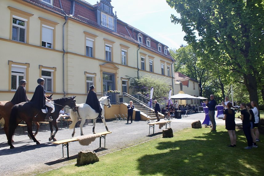Impressionen Novalisritt 2025 am Schloss "Sophie von K&uuml;hn"  in Gr&uuml;ningen
