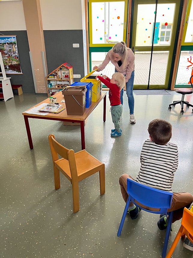 Projekttag zum Thema Abfall bei den Helbeg&auml;nschen in Rockstedt