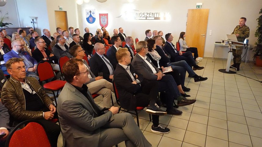 Nordth&uuml;ringer Unternehmer zu Gast in der Kaserne