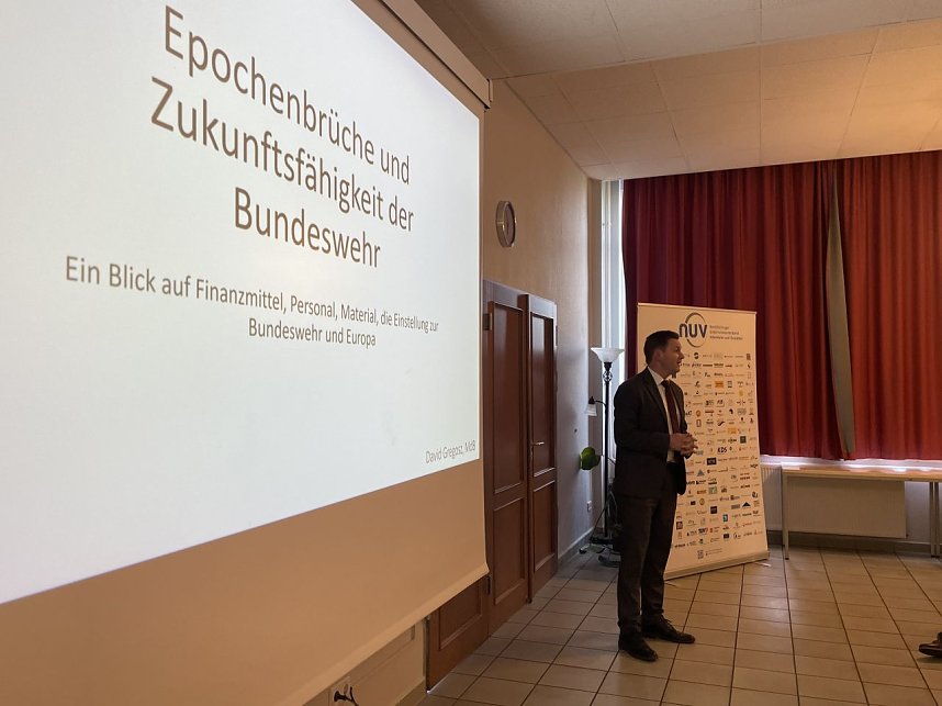 Nordth&uuml;ringer Unternehmer zu Gast in der Kaserne