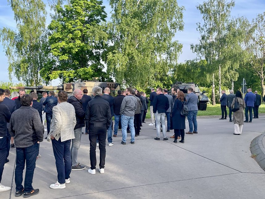 Nordth&uuml;ringer Unternehmer zu Gast in der Kaserne