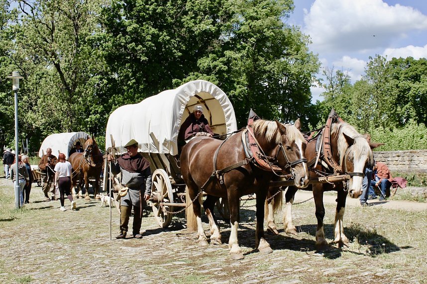 500 Jahre nach dem Bauernkrieg stellen 30 Darsteller in historischen Gew&auml;ndern den M&uuml;ntzer-Zug nach und machen Station in Ebeleben