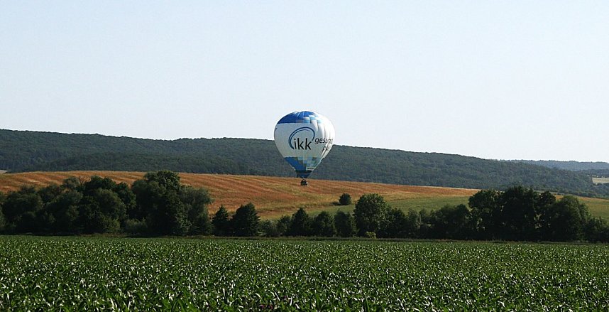 Landung eines Hei&szlig;luftballons in der Goldenen Aue