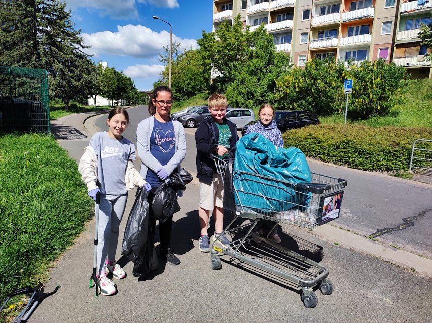 Aktion Saubere Stadt der Stadt Sondershausen. Die Kinder des SBZ sammelten viel M&uuml;ll im Borntal ein
