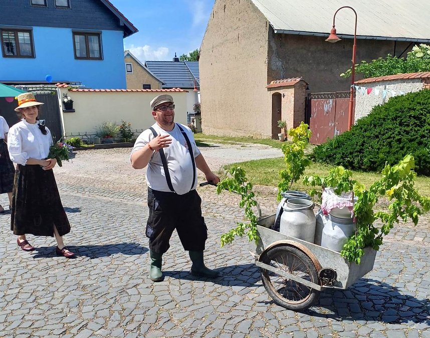 Gro&szlig;e Freude beim Umzug zu 1275 Jahre Etzleben