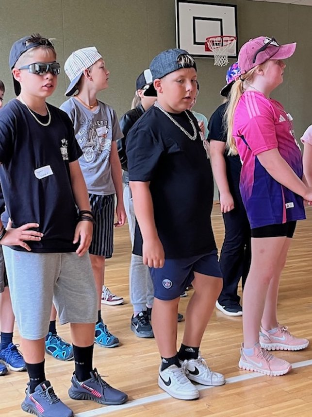 Mit gro&szlig;em Spa&szlig;,tanzten sich die Uderlebener Sch&uuml;ler in die Ferien