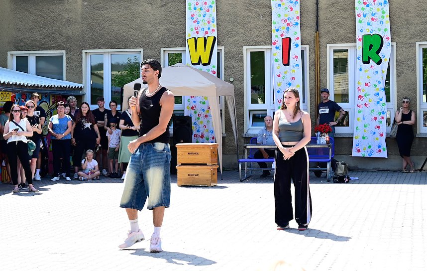 Mit gro&szlig;em Spa&szlig;,tanzten sich die Uderlebener Sch&uuml;ler in die Ferien