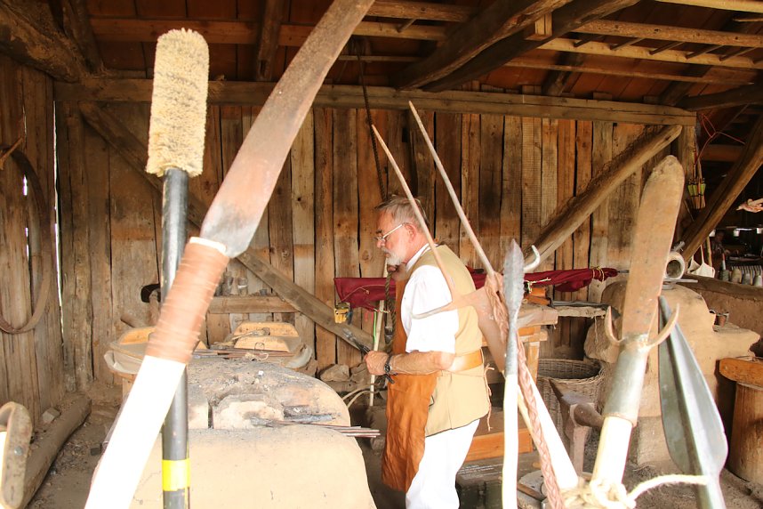 Kanonendonner auf der Pfalz Tilleda