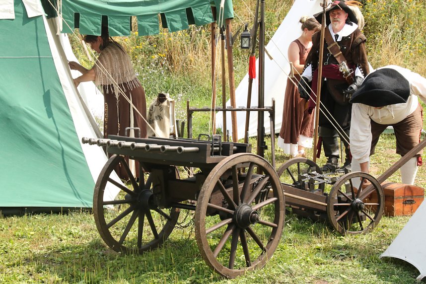 Kanonendonner auf der Pfalz Tilleda