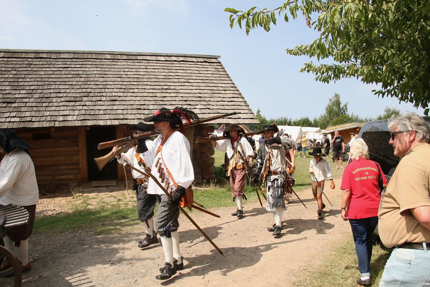 Kanonendonner auf der Pfalz Tilleda