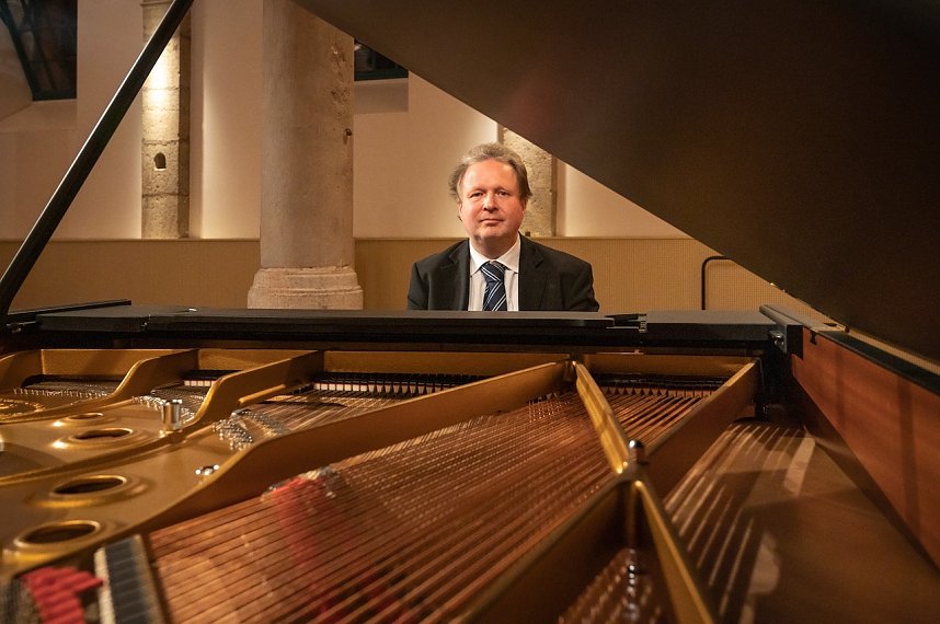 Musikschullehrer Ronald Uhlig in der Landesmusikakademie Sondershausen