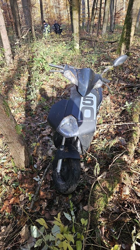 Motorroller im Wald gefunden