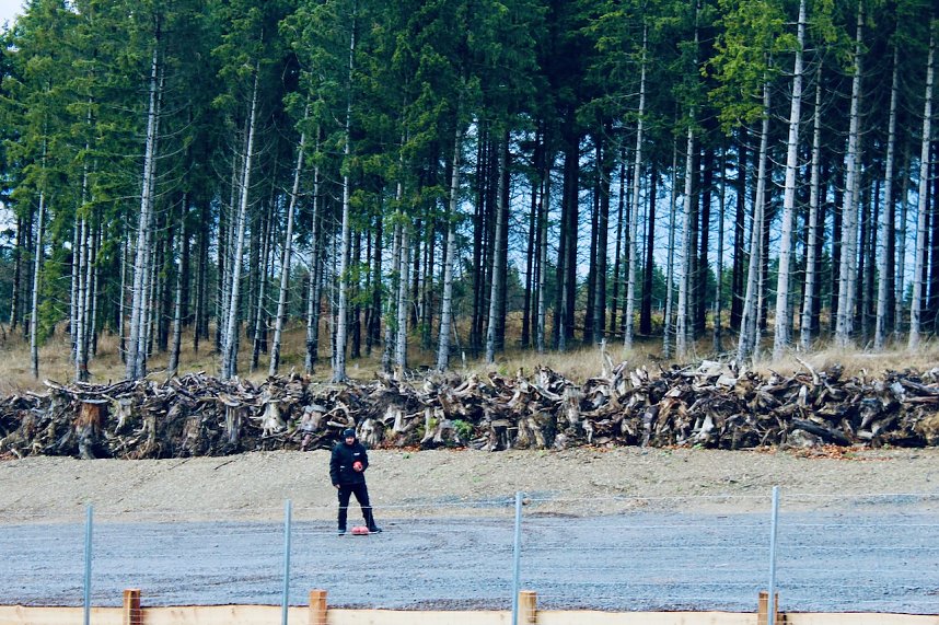 Weltmeister David Storl hatte vier Versuche, um den Weltrekord vom h&ouml;chsten Hexenbesen der Welt zu knacken