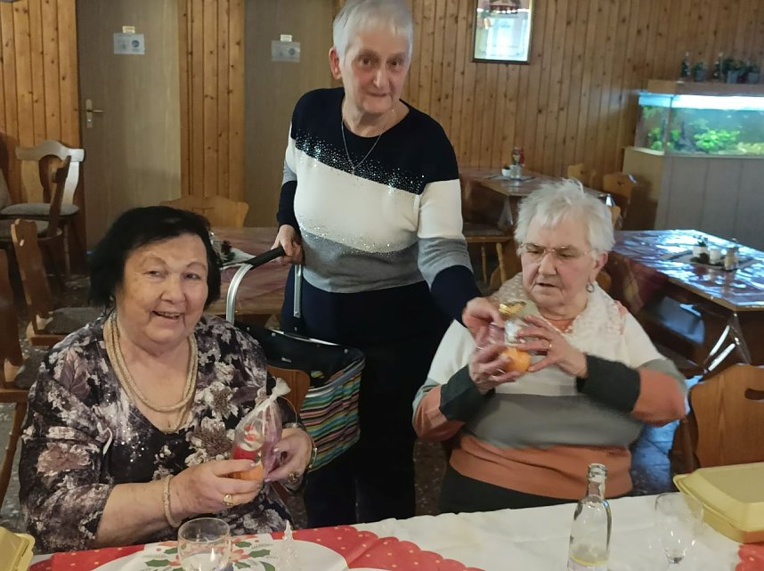 In der WB 4 Seniorengruppe in Sondershausen wurde stimmungsvoll die Weihnachtszeit gemeinsam mit den Bebraer Singv&ouml;geln eingel&auml;utet.