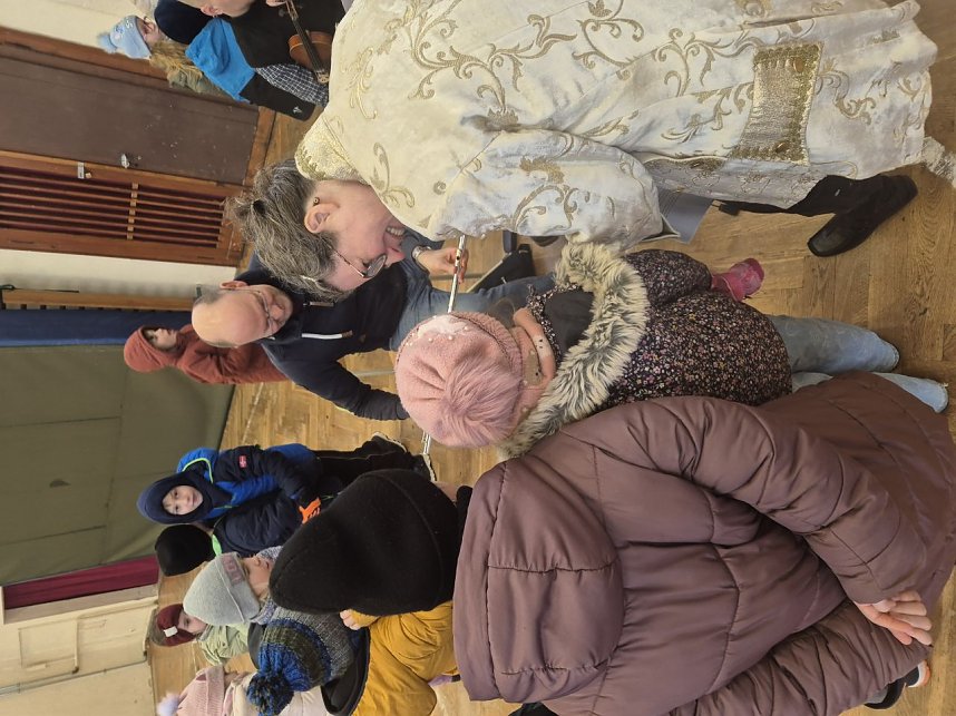 Einige Musiker des Loh-Orchesters besuchten die Grundschule in Hohenebra.