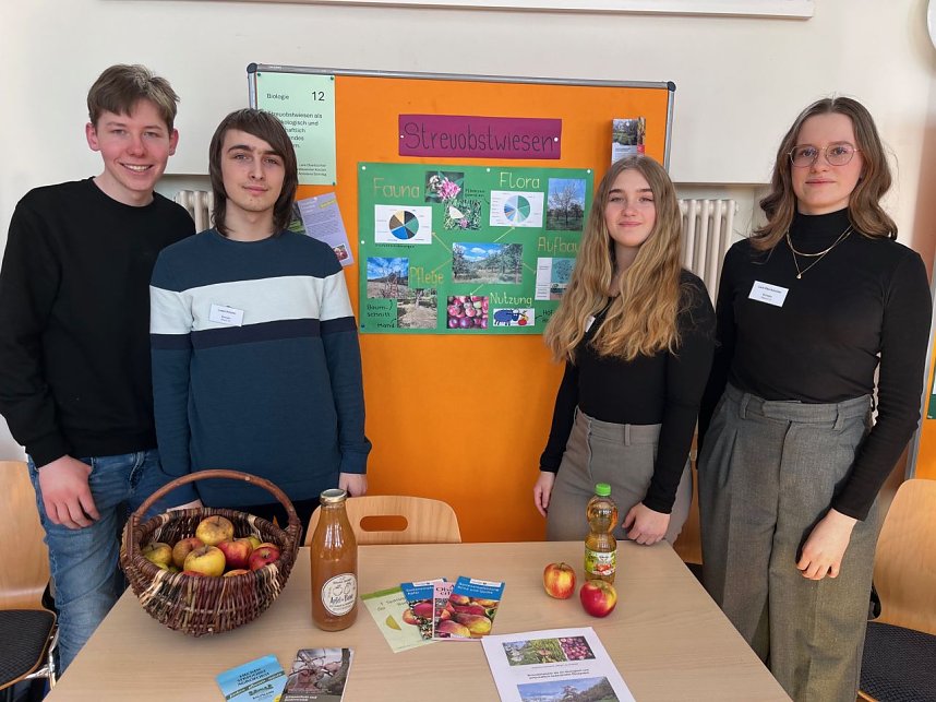 &Uuml;ber fast ein Jahr hinweg sammelten Lara Oberb&uuml;chler, Annalena Sonntag, Lukas Alexander Kotzian und Richard Gro&szlig;e Daten zu Tieren und Pflanzenarten.
