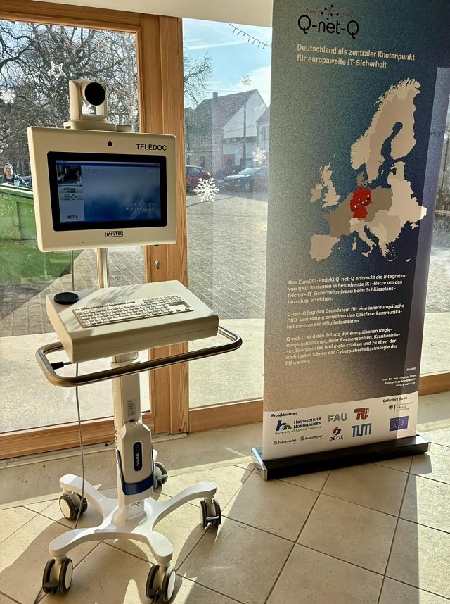 Demonstration der hersteller&uuml;bergreifenden Quantenschl&uuml;ssel-Verteilung (QKD) f&uuml;r kritische Infrastrukturen im Gesundheitskiosk Sundhausen