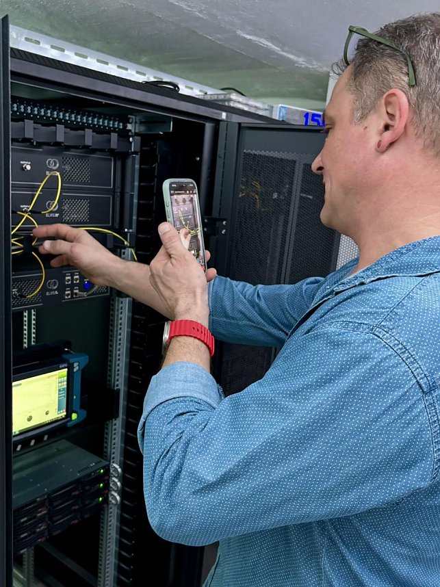 Demonstration der hersteller&uuml;bergreifenden Quantenschl&uuml;ssel-Verteilung (QKD) f&uuml;r kritische Infrastrukturen im Gesundheitskiosk Sundhausen