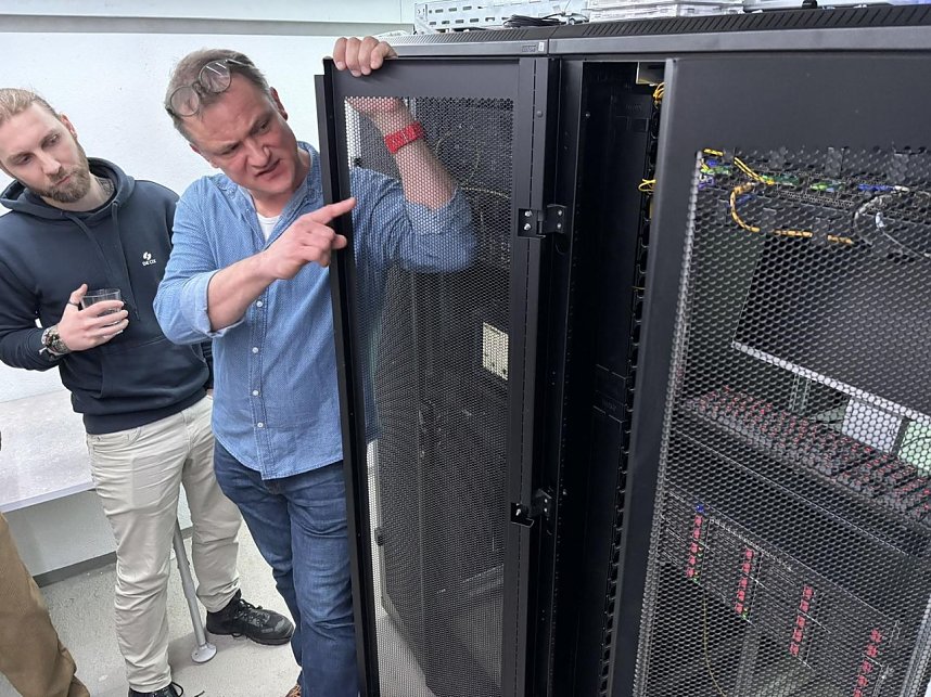 Demonstration der hersteller&uuml;bergreifenden Quantenschl&uuml;ssel-Verteilung (QKD) f&uuml;r kritische Infrastrukturen im Gesundheitskiosk Sundhausen