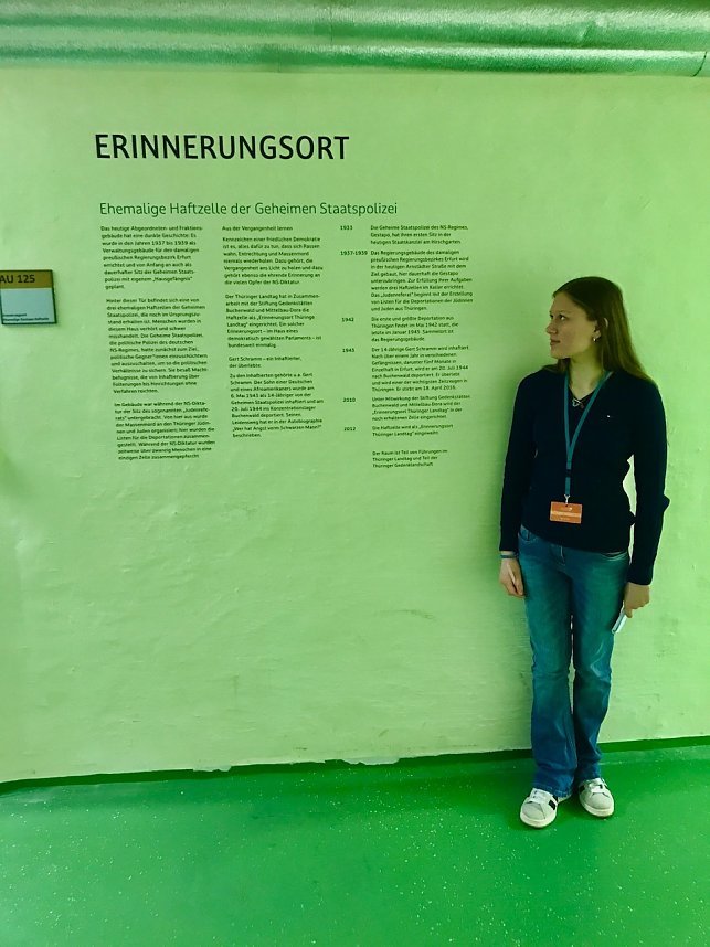 Vor dem Kellergef&auml;ngnis der Nationalsozialisten, im heutigen Th&uuml;ringer Landtag