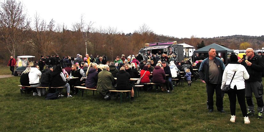 Osterfeuer am Stausee in Kelbra