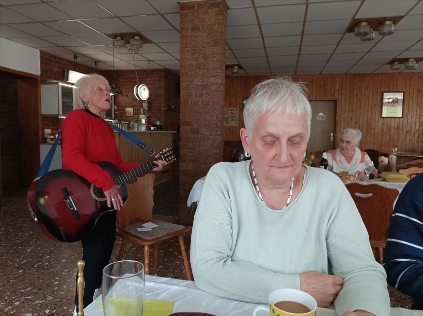 Die WB 4 Senioren begr&uuml;&szlig;ten den Fr&uuml;hling mit fr&ouml;hlichem Gesang