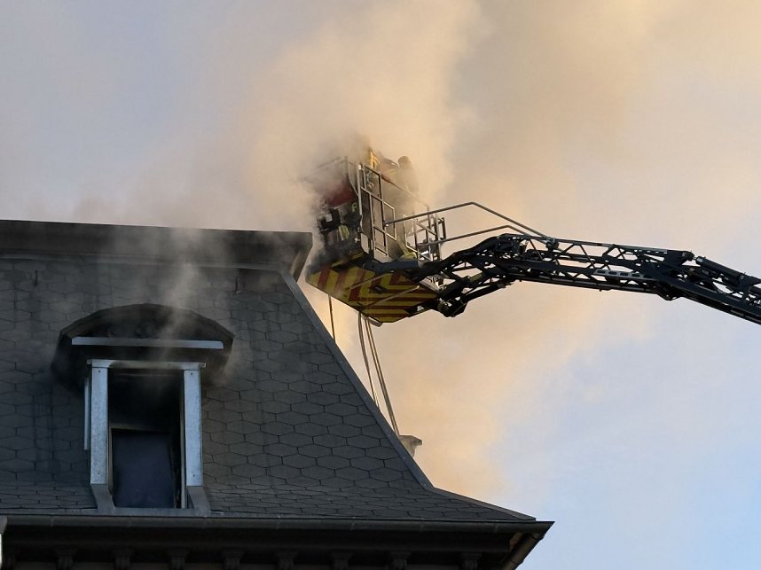 Die Feuerwehren in Sondershausen und Ebeleben versuchen das Feuer zu l&ouml;schen. 