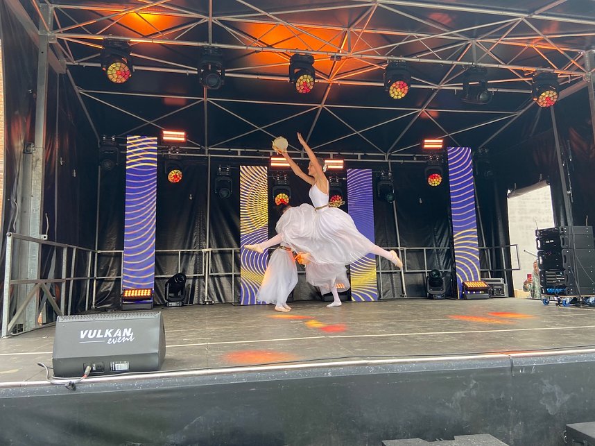Die T&auml;nzerinnen des Tanzstudios Radeva begeisterten beim Residenzfest in Sondershausen.