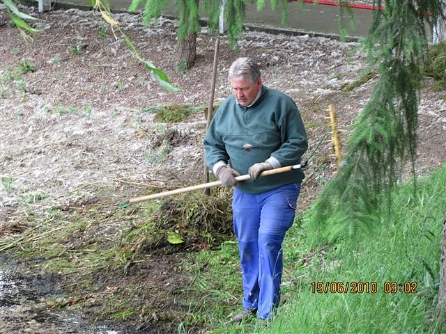 Arbeitseinsatz im Schwimmbad