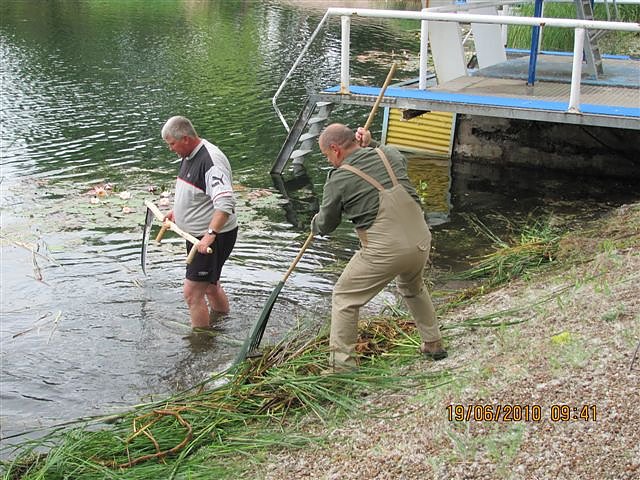 Arbeitseinsatz im Schwimmbad