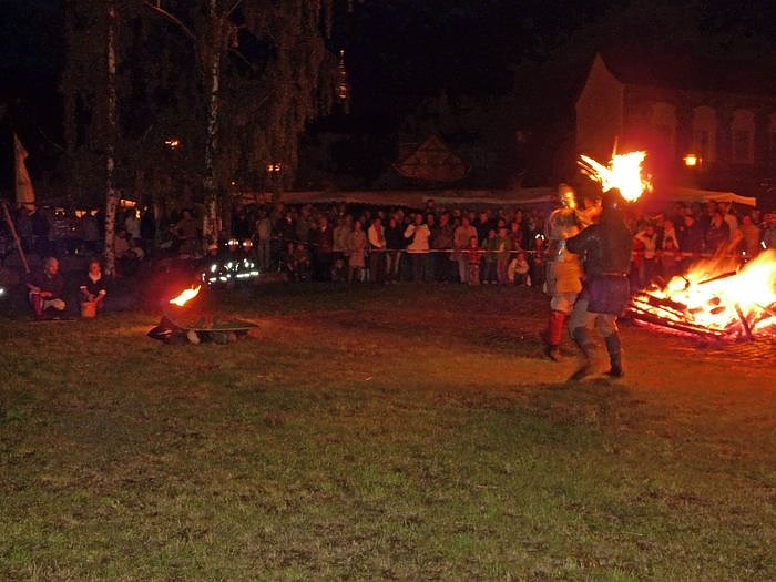 Feuerschau zum Bauernmarkt