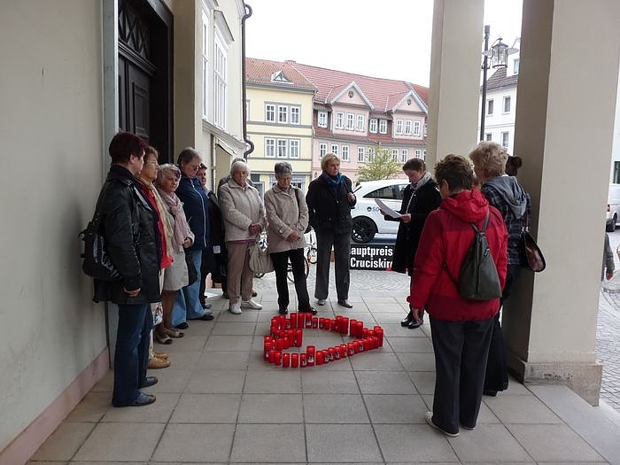 Kerzen entz&uuml;ndet