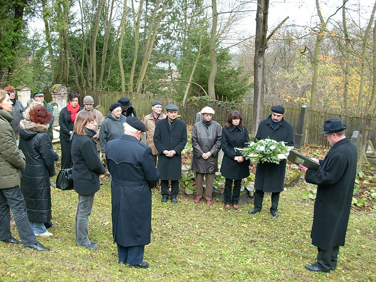 Kranzniederlegung J&uuml;discher Friedhof  Bild 1