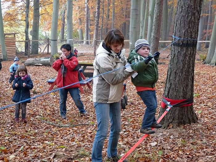 Slackline &uuml;bergeben