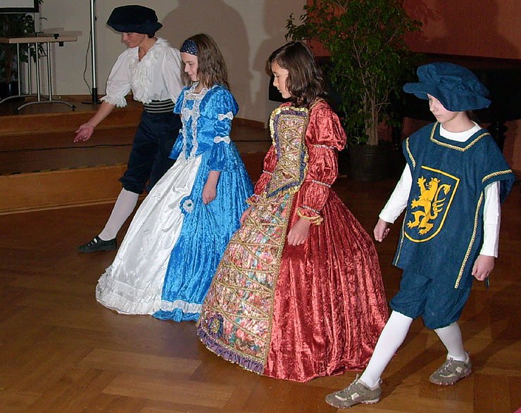 Tanzgruppe Intrada bei h&ouml;fischem Tanz