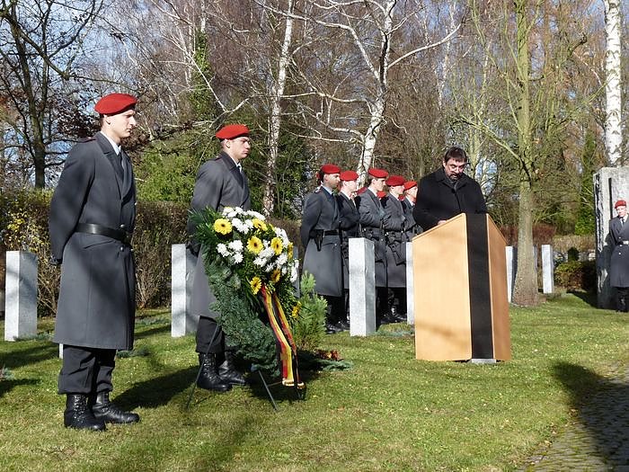 Feierliche Kranzniederlegung
