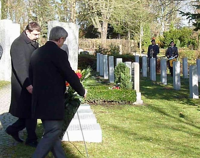 Feierliche Kranzniederlegung