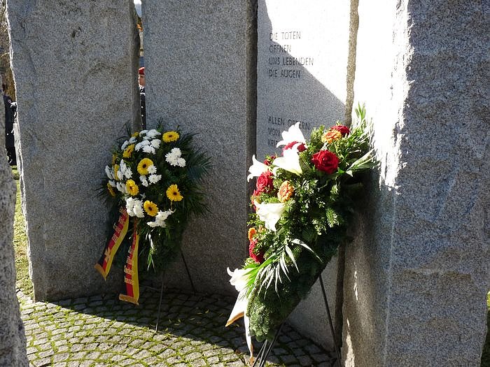 Feierliche Kranzniederlegung