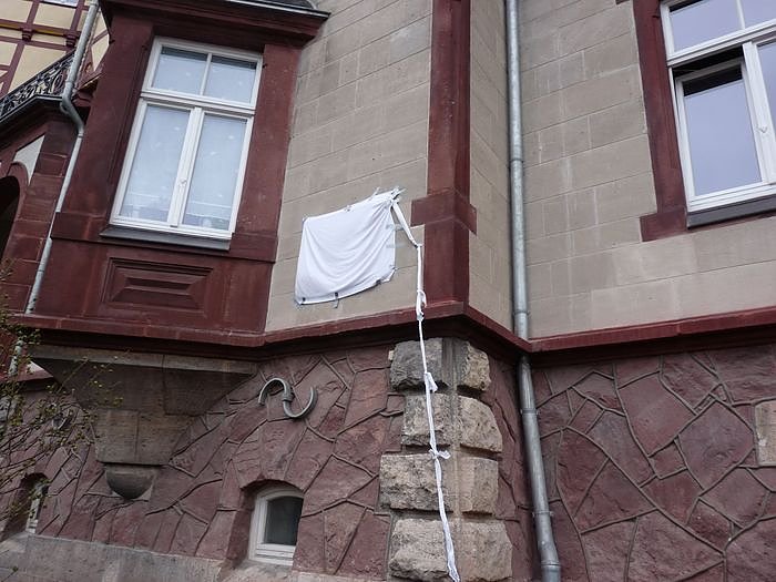 Gedenktafel enth&uuml;llt